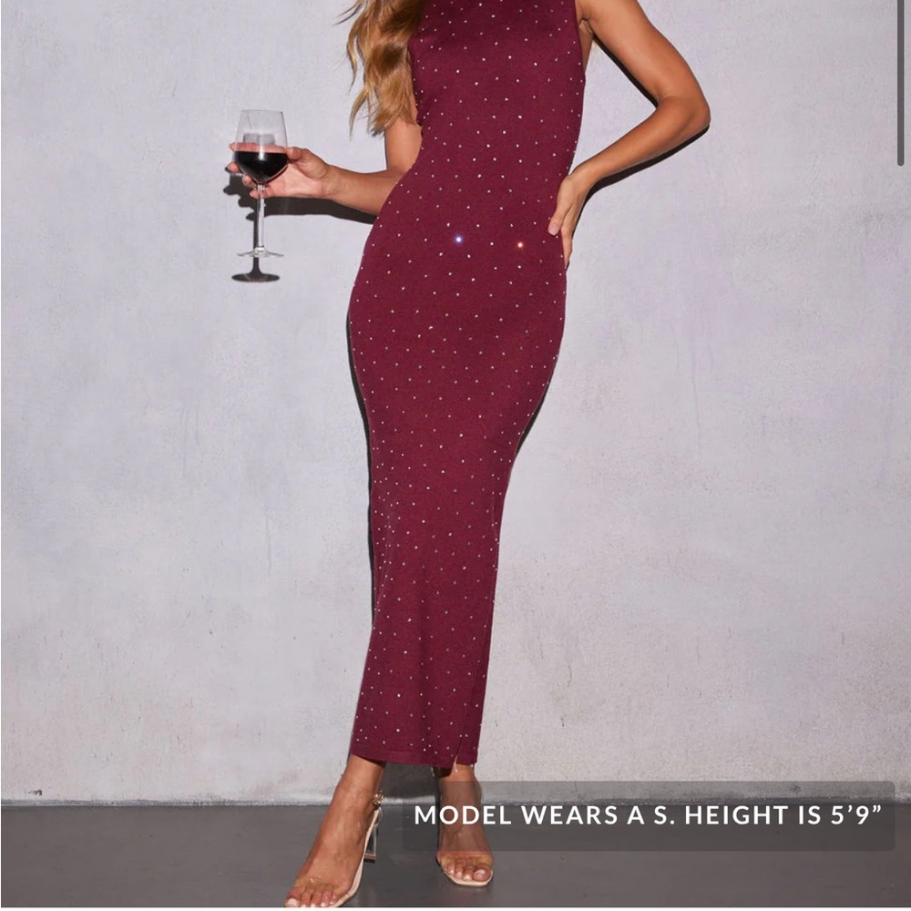Elegant Burgundy Sleeveless Dress